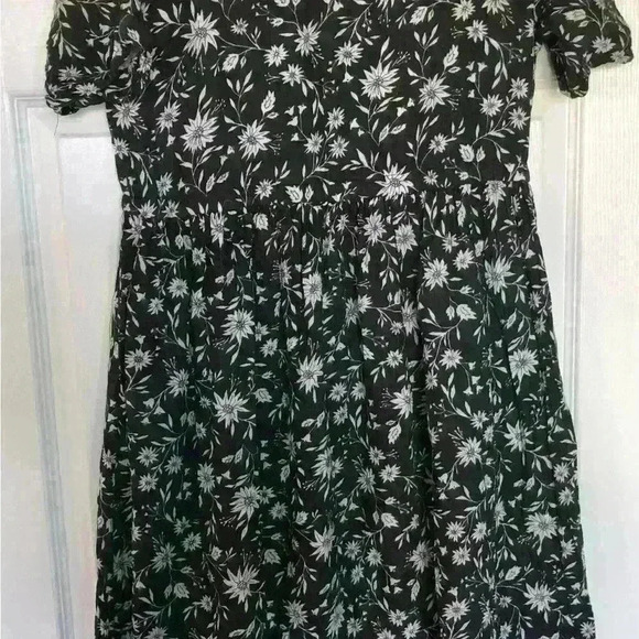 Rylee+ Cru Floral Gray and White Dress Size Small. - Picture 7 of 9